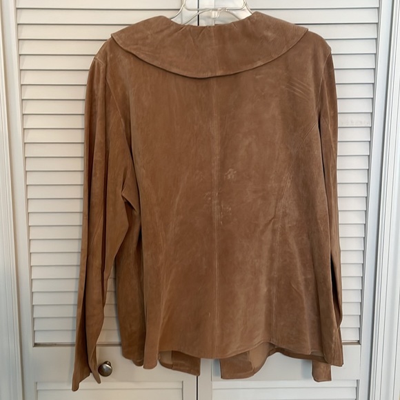 Beautiful, beige, genuine suede blouse with ruffled front - Picture 4 of 6